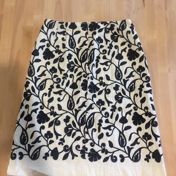 Talbots: White and Navy Embroidered Skirt - Picture 2 of 2